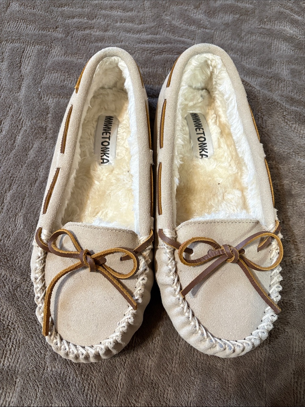 Minnetonka Women's Cream Suede Moccasin Slippers with Leather Bow